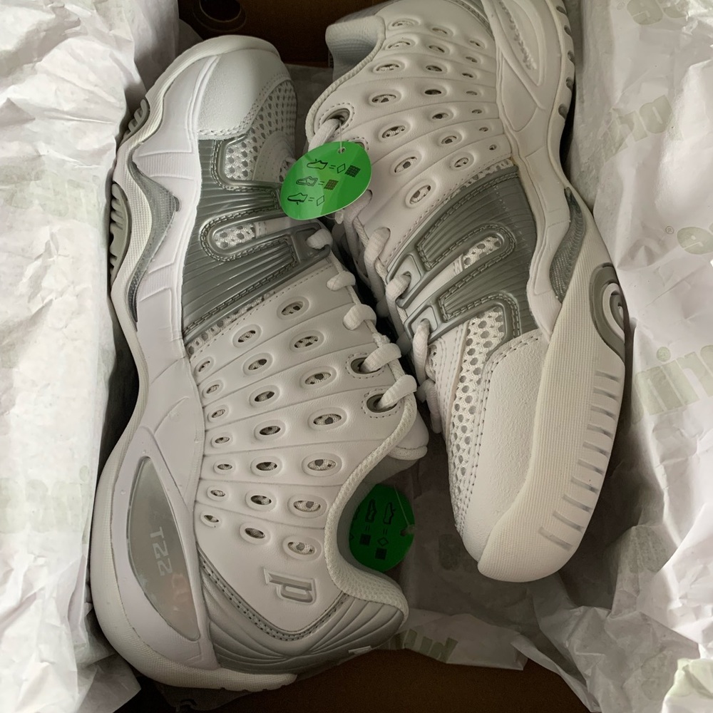 Prince tennis shoes, ladies size 7, brand new with tag in box